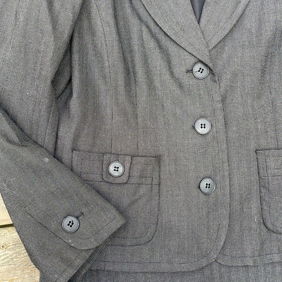 Cleo 2 piece Skirt Set Made In Canada - Picture 4 of 11